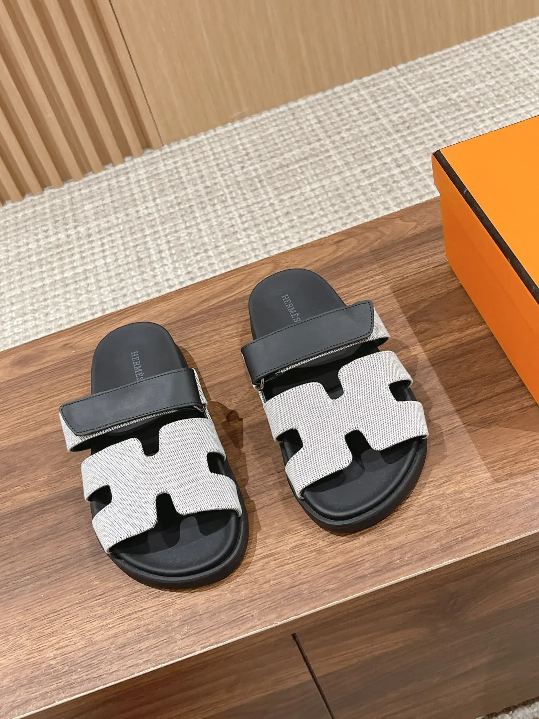 👟👟Ex-factory price 480👟👟 𝐇𝐞𝐫𝐦𝐞𝐬 Hermès second uncle slippers, you must call like crazy🙆 The classic + 2025 new color matching is also so beautiful. The contrasting splicing of different colors and materials can easily create a fashionable look Size: 35-45